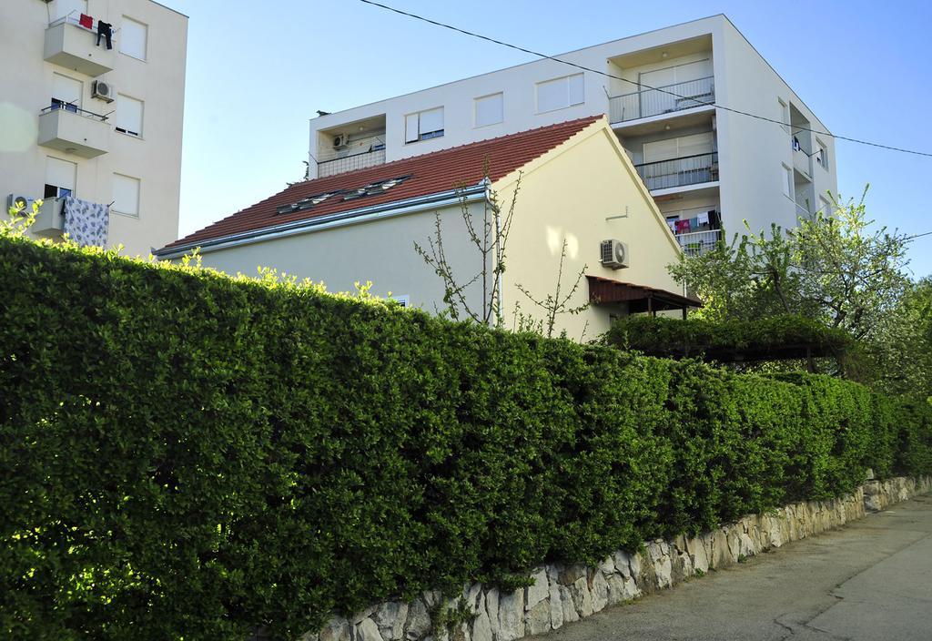 Green Garden Apartment Split Exterior photo