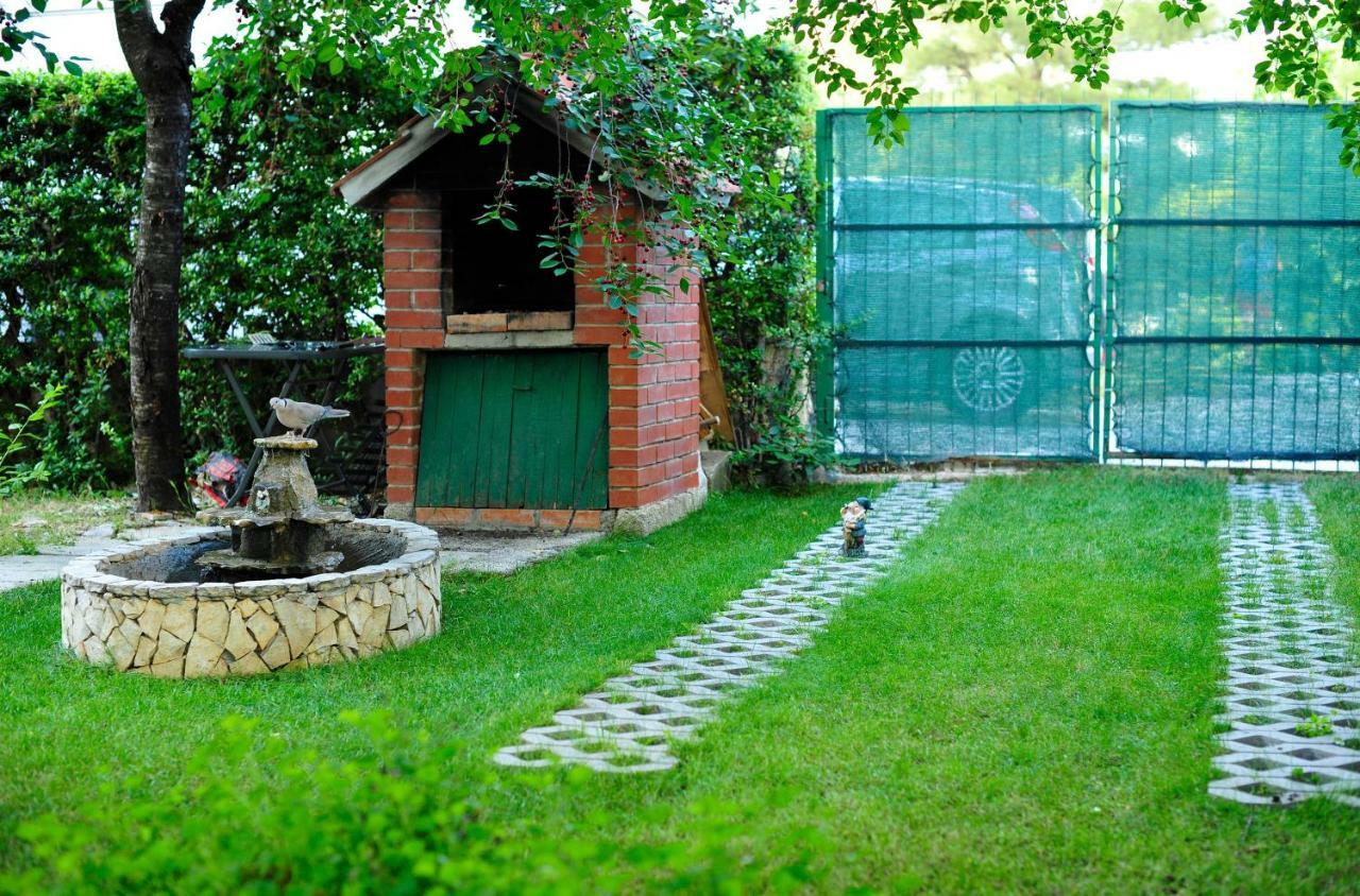 Green Garden Apartment Split Exterior photo