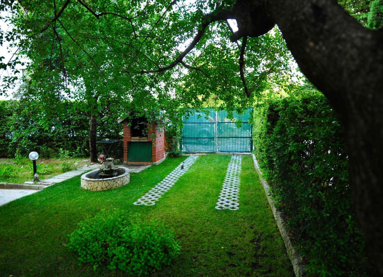 Green Garden Apartment Split Exterior photo